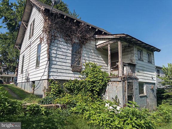 3rd image of 1617 Loudon Ave NW