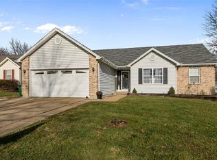 1405 Peach Tree Ln, Pacific, MO 63069