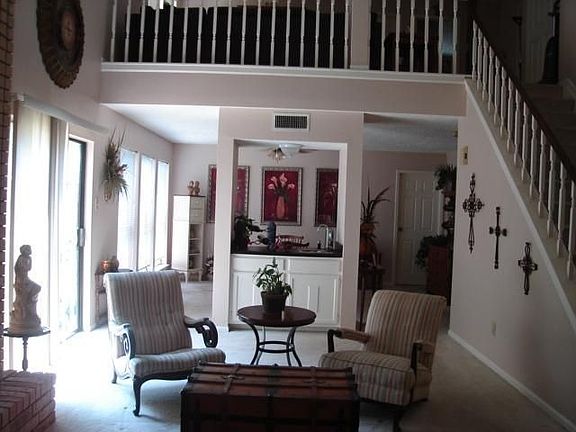 2nd image of 8211 Clover Gardens Dr