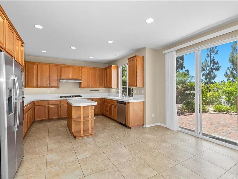 1560 Eden Ct — Photo 12