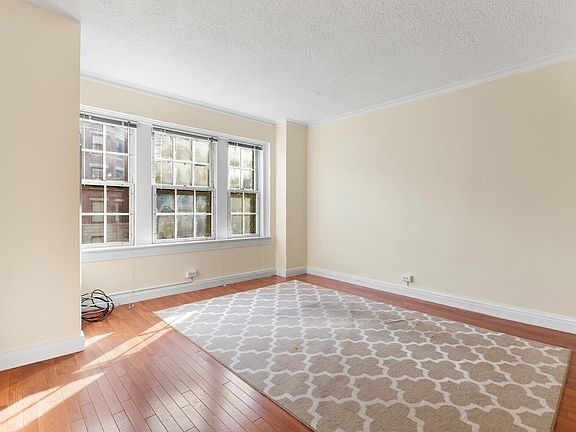 4th image of 534 Beacon St APT 302