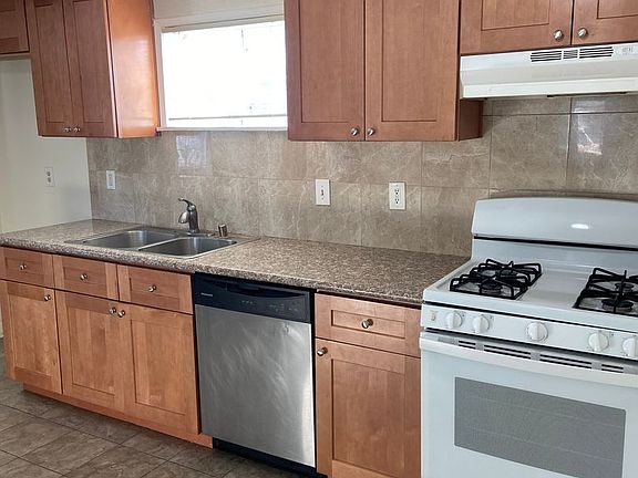 3rd image of 2797 Oakmont St