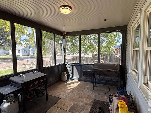 4th image of 409 S 5th St