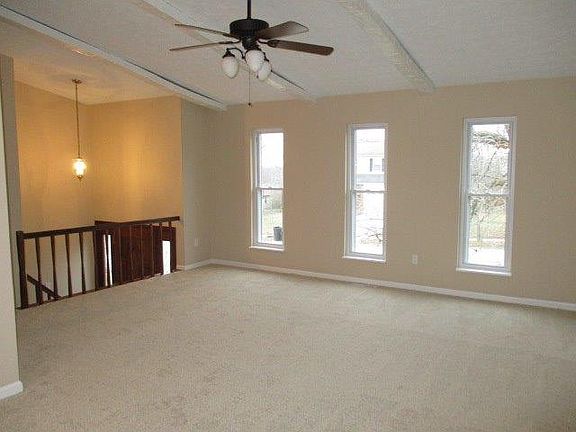 3rd image of 834 Clearfield Ln