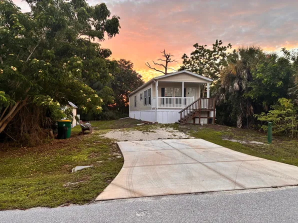 2911 Bourbon St, Englewood, FL 34224