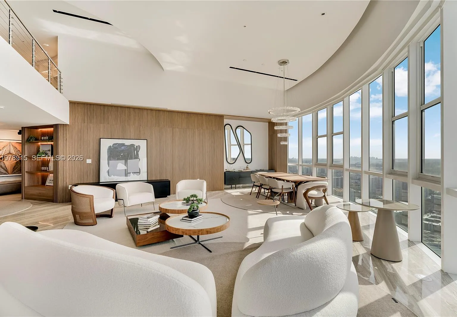 Trump Royale Condo — Photo 1