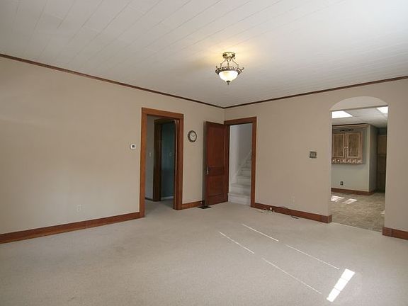 4th image of 5337 E Main St