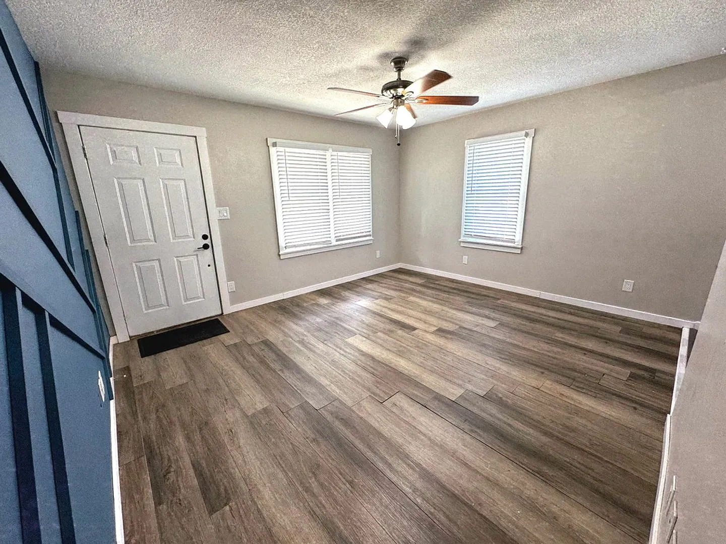 Cozy 2-Bedroom Home with Fenced Backyard WiFi & Lawn Care Included! — Photo 3