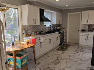 (Undisclosed Address), Mount Sinai, NY 11766