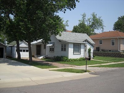 1st image of 305 E Main St