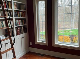 350 Squaw Ln, Guilford, CT 06437