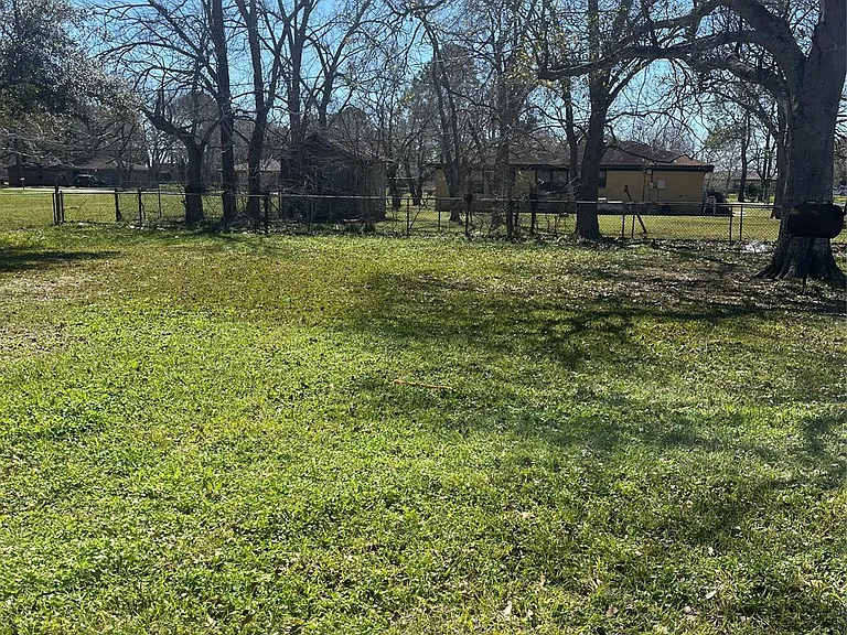 402 Thompson Dr — Photo 18