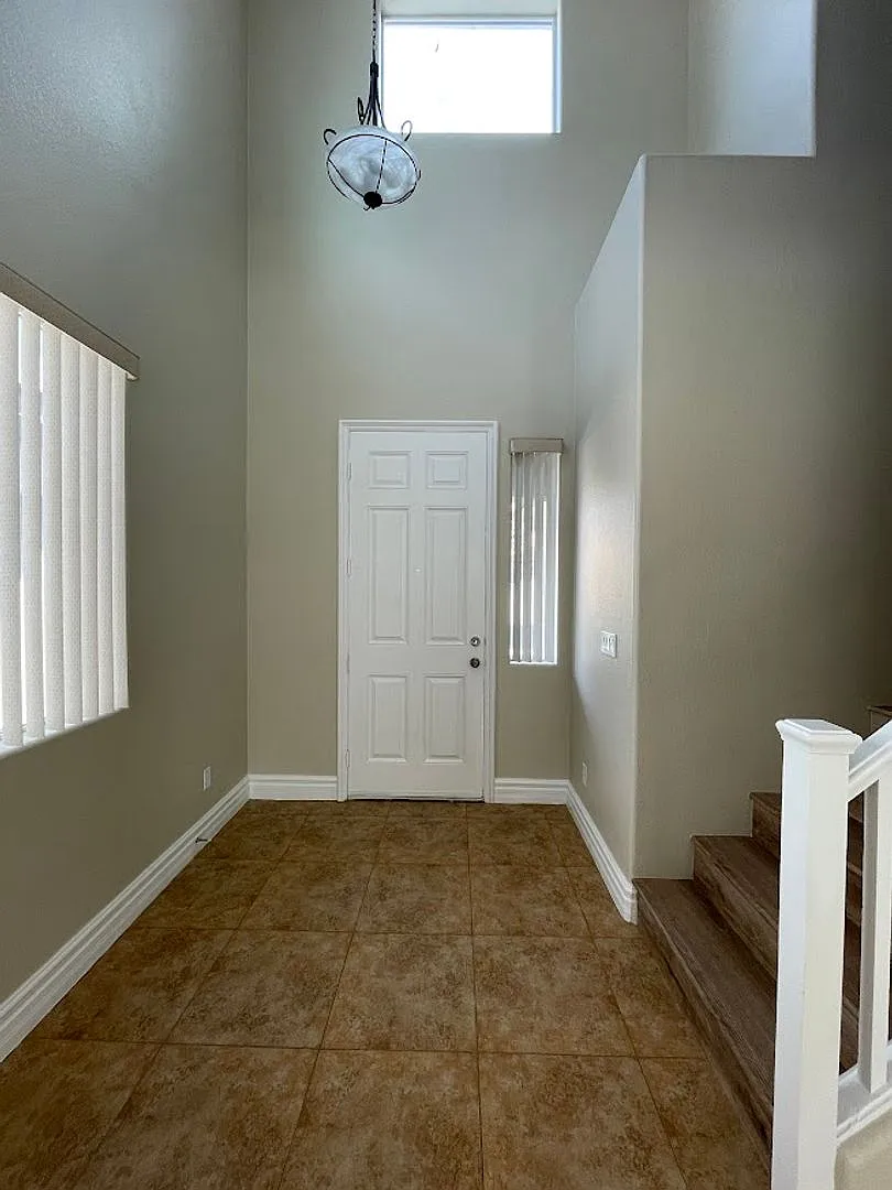 Beautiful 3 bed 3 bath Southwest Home with granite countertops and stainless steel appliances in ... — Photo 4