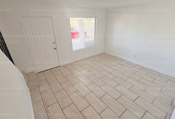 5th image of 2909 S Chester Ave #7