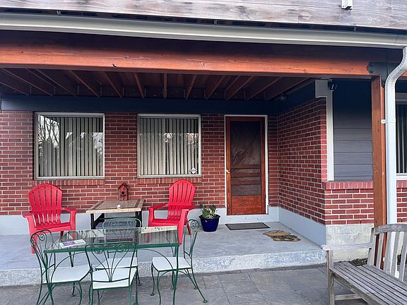 Covered patio/sitting area