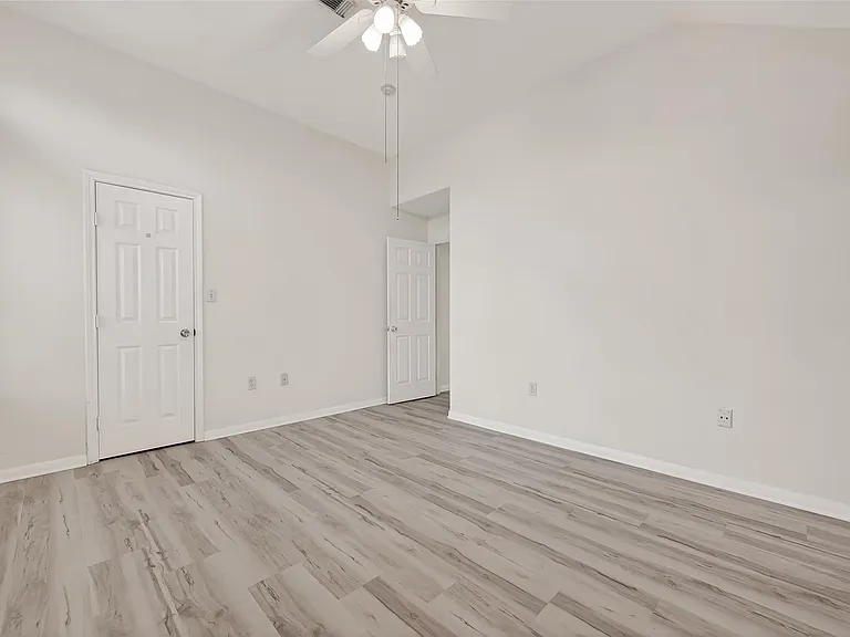 14914 W Bend Dr — Photo 37