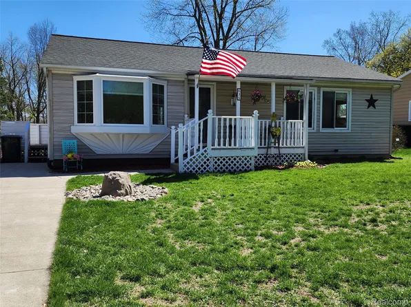 635 Sherry Dr, Lake Orion, MI 48362