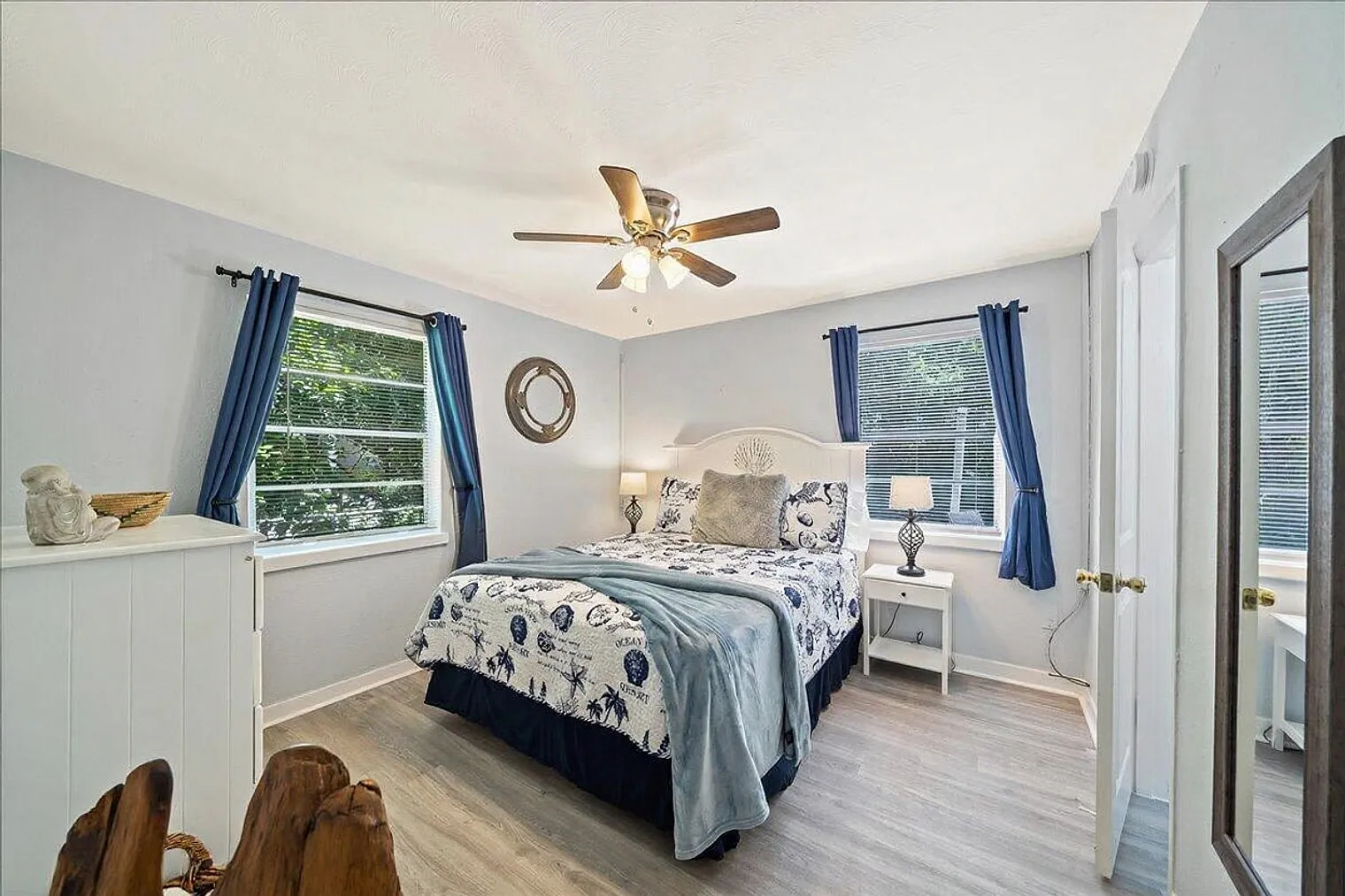 3 bed, 2.0 bath, 1323 sqft, $2,418 — Photo 3