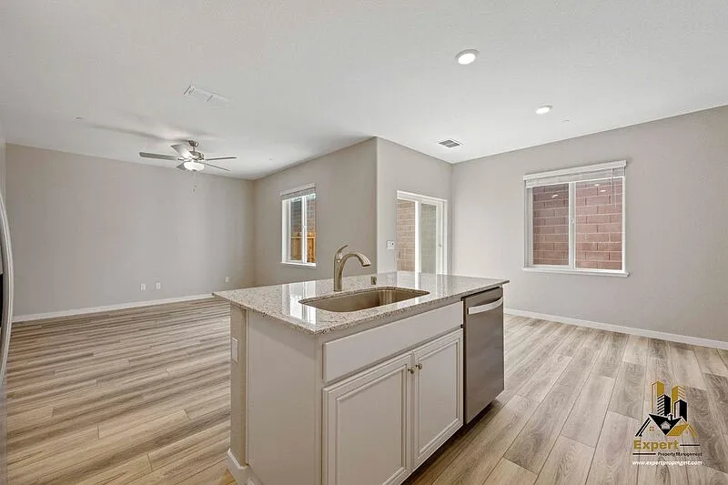 4 bed, 2.5 bath, 1802 sqft, $2,795 — Photo 3