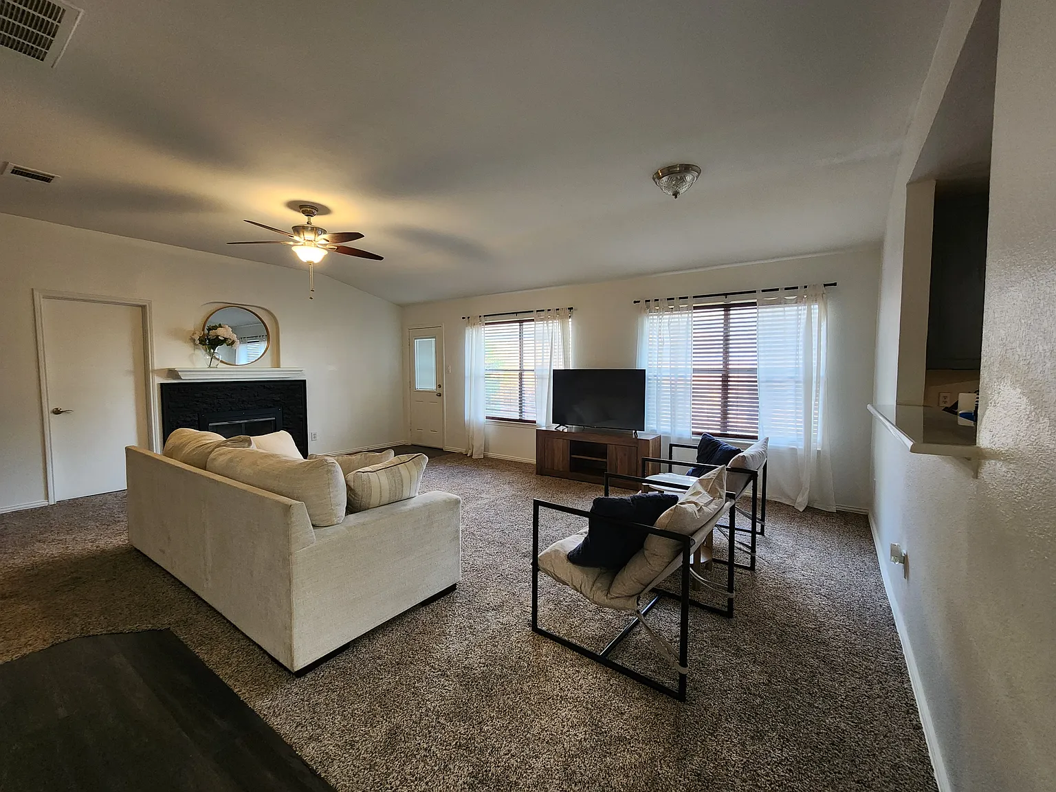3 bed, 1687 sqft, $2,500 — Photo 1
