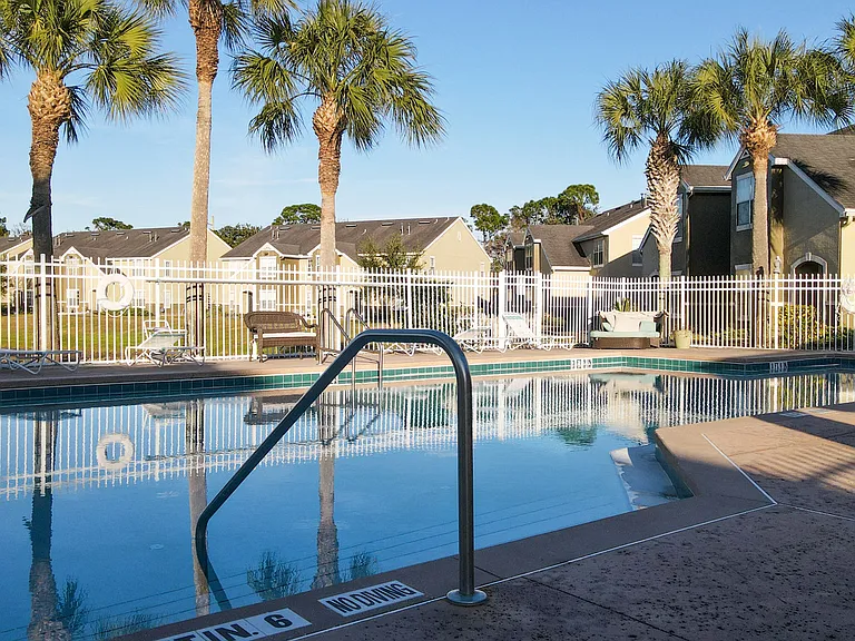 Hickory Pointe Apartments — Photo 9