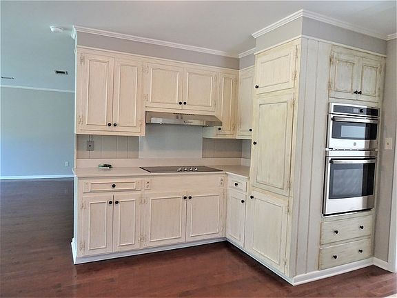 3rd image of 203 Glenwood Dr