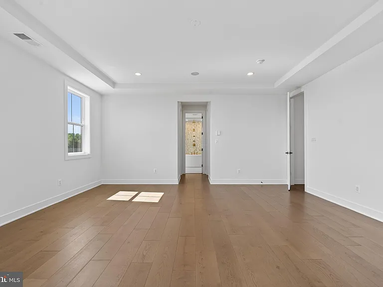 861 N Manchester St — Photo 34