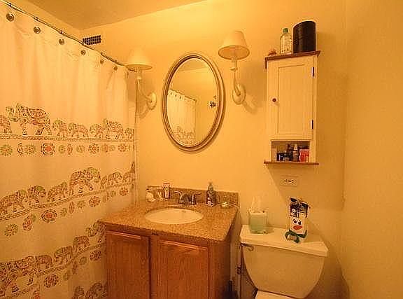 4th image of 1460 Sandburg St #705