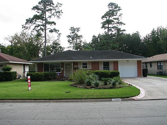 2nd image of 2107 Woodcrest Dr