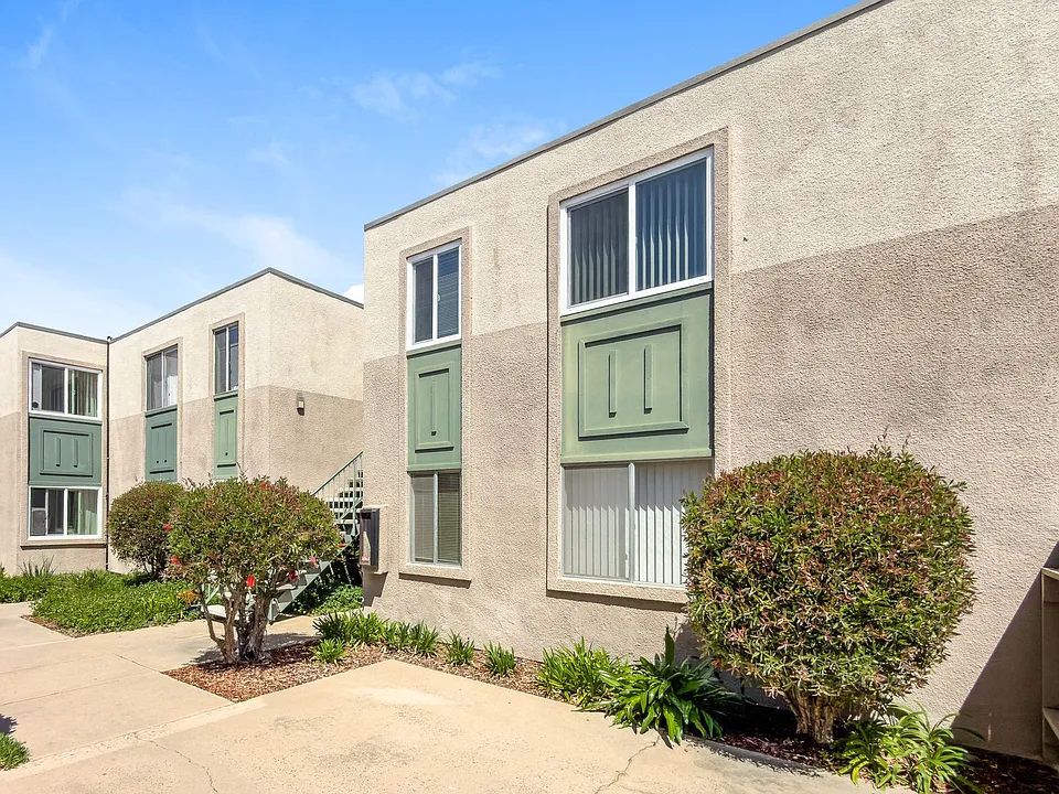 Large 2 bedroom Apartment in Clairemont