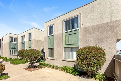 Large 2 bedroom Apartment in Clairemont Photo 1