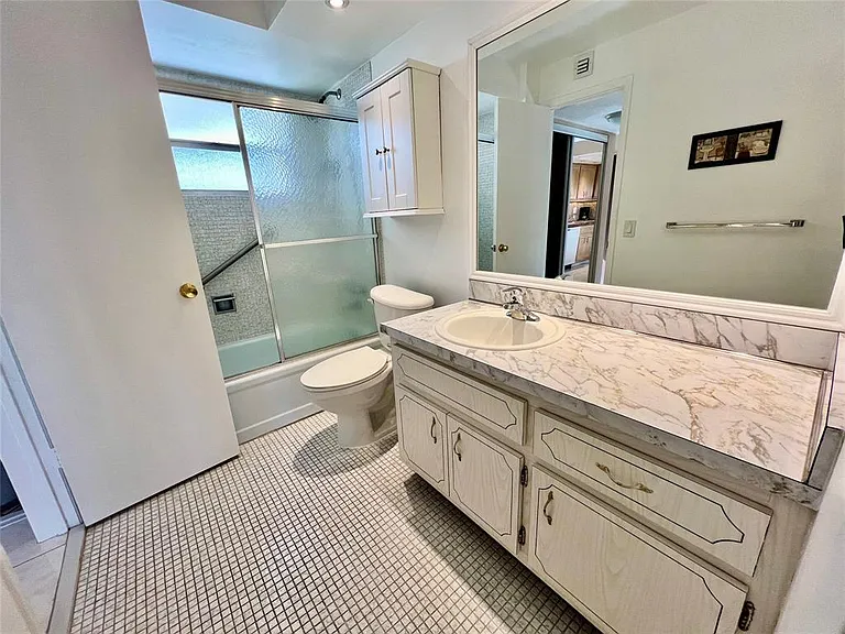 2800 NW 47th Ter #106B — Photo 8