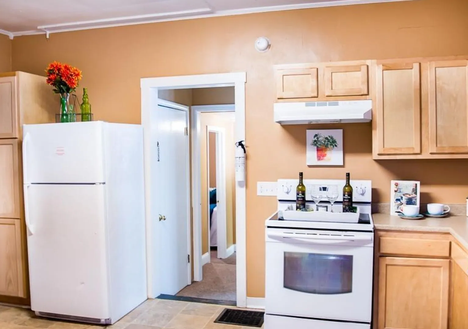 5 bedroom, 2 bath house - Available for the 2026/2027 lease term! — Photo 2