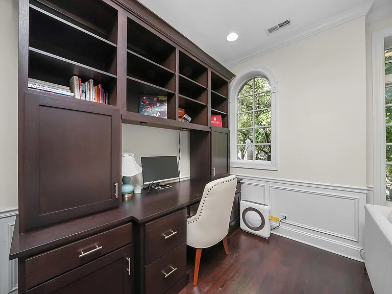 2731 N Wilton Ave #2 — Photo 5