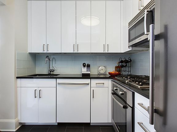 3rd image of 300 E 64th St APT 12C