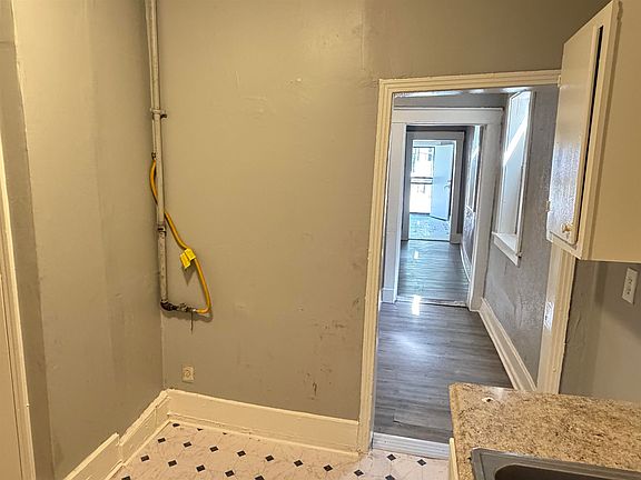5th image of 855 Hilton St