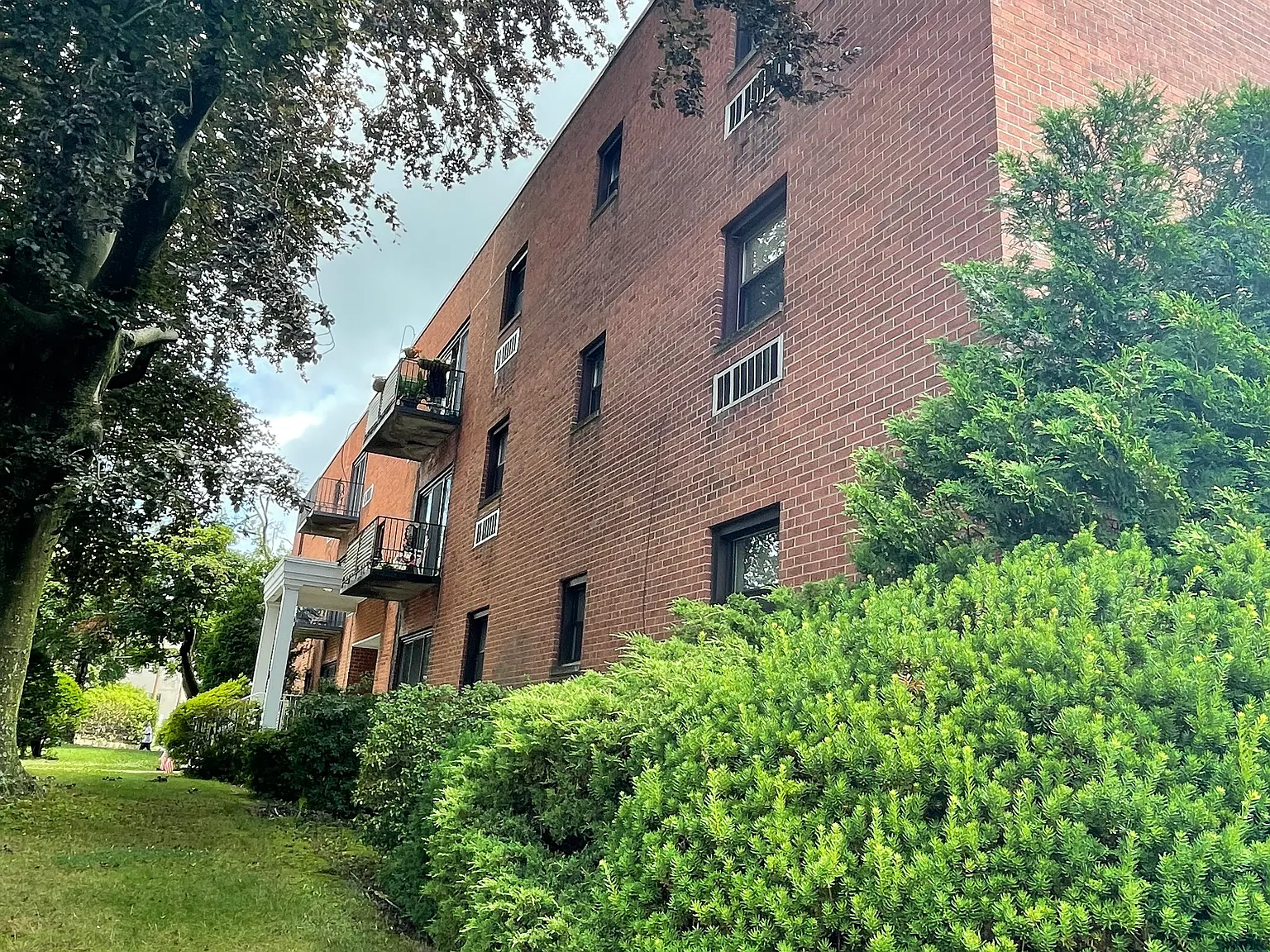 2 bed, 1200 sqft, $1,299 — Photo 2