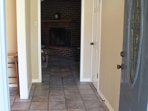 3rd image of 102 Yellowstone Cir
