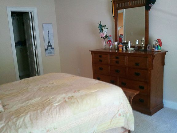 Third Bedroon w/Large Walk-in Closet