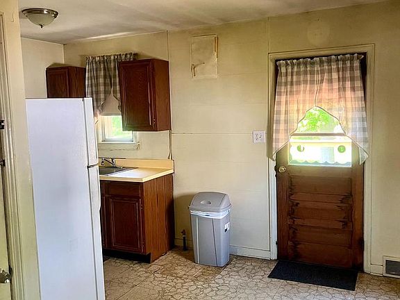 3rd image of 905 Lenton Ave