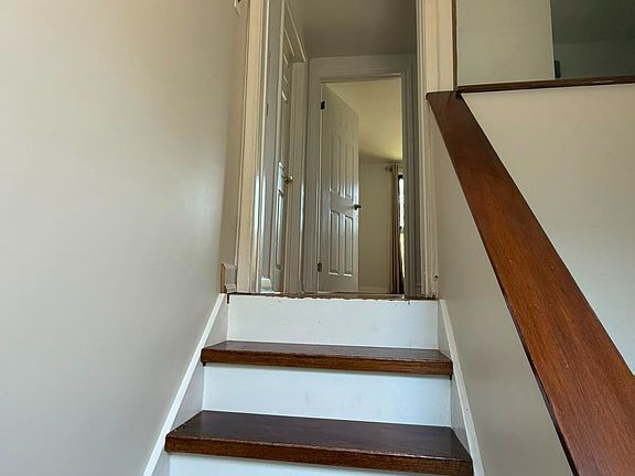 5th image of 425 Livingston Rd N