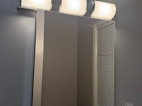 5th image of 2202 Main St APT 3