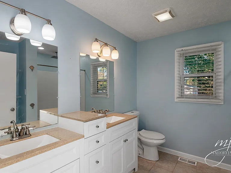 93 Cochran Dr — Photo 8