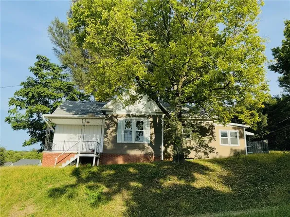 402 Blake St, Saint Joseph, MO 64504