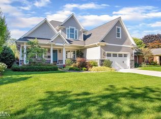 177 Ridgemont Rd, Grosse Pointe Farms, MI 48236