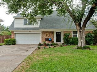 205 Hedgerow Ln, Lewisville, TX 75057