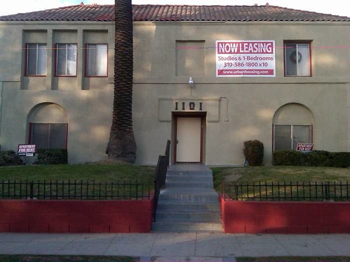 1st image of 1101 W 45th St APT 15