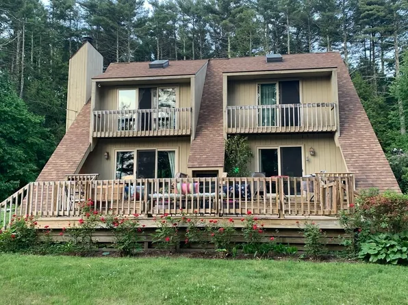 91 Shoreline Dr, Ware, MA 01082