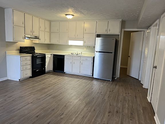 4th image of 160 Hunters Ln Unit C