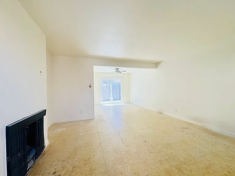 215 Venice Ave #3 — Photo 5